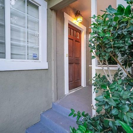 Stylish 2 Bed & 2 Bath At The Heart Of Hollywood With Free Parking - One Car Only Apartman Los Angeles Kültér fotó