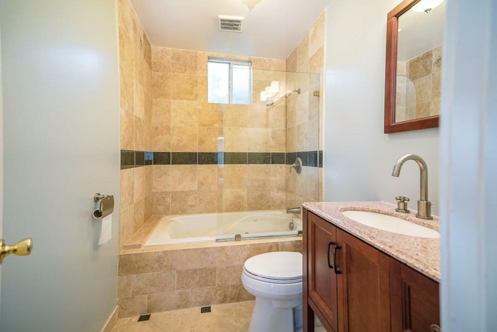 Stylish 2 Bed & 2 Bath At The Heart Of Hollywood With Free Parking - One Car Only Apartman Los Angeles Kültér fotó