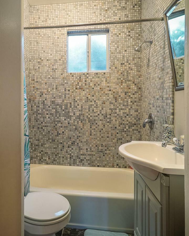 Stylish 2 Bed & 2 Bath At The Heart Of Hollywood With Free Parking - One Car Only Apartman Los Angeles Kültér fotó