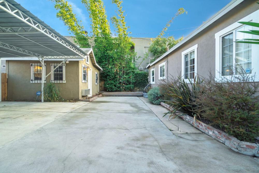 Stylish 2 Bed & 2 Bath At The Heart Of Hollywood With Free Parking - One Car Only Apartman Los Angeles Kültér fotó