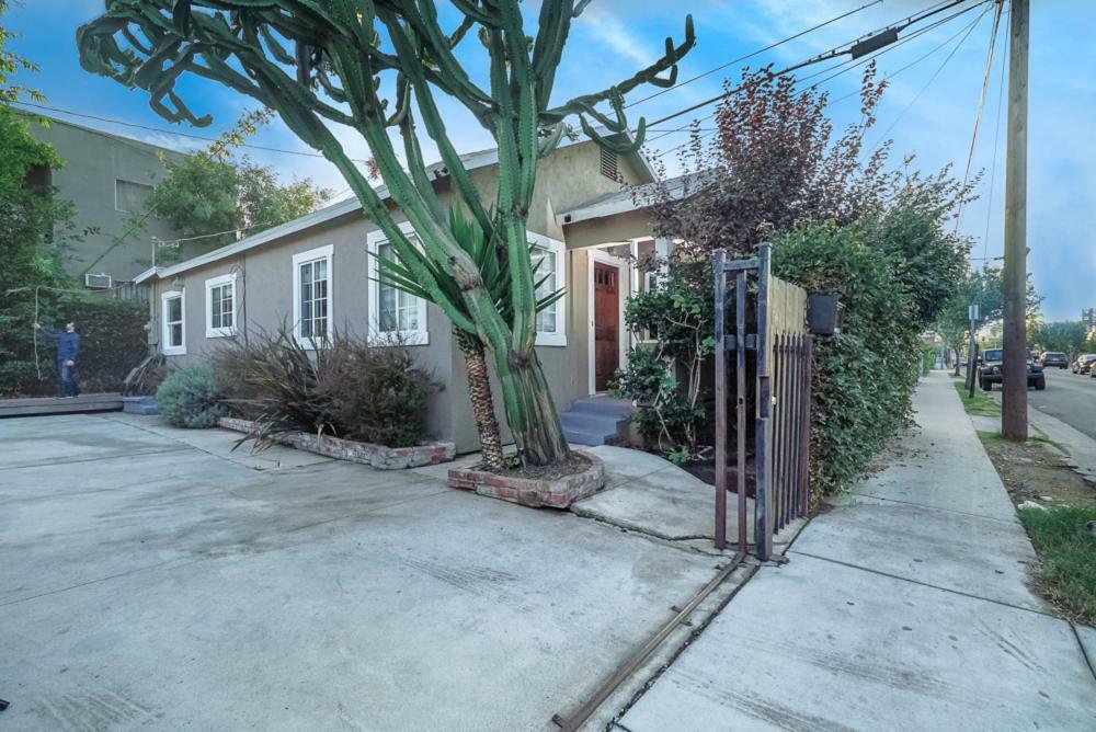 Stylish 2 Bed & 2 Bath At The Heart Of Hollywood With Free Parking - One Car Only Apartman Los Angeles Kültér fotó