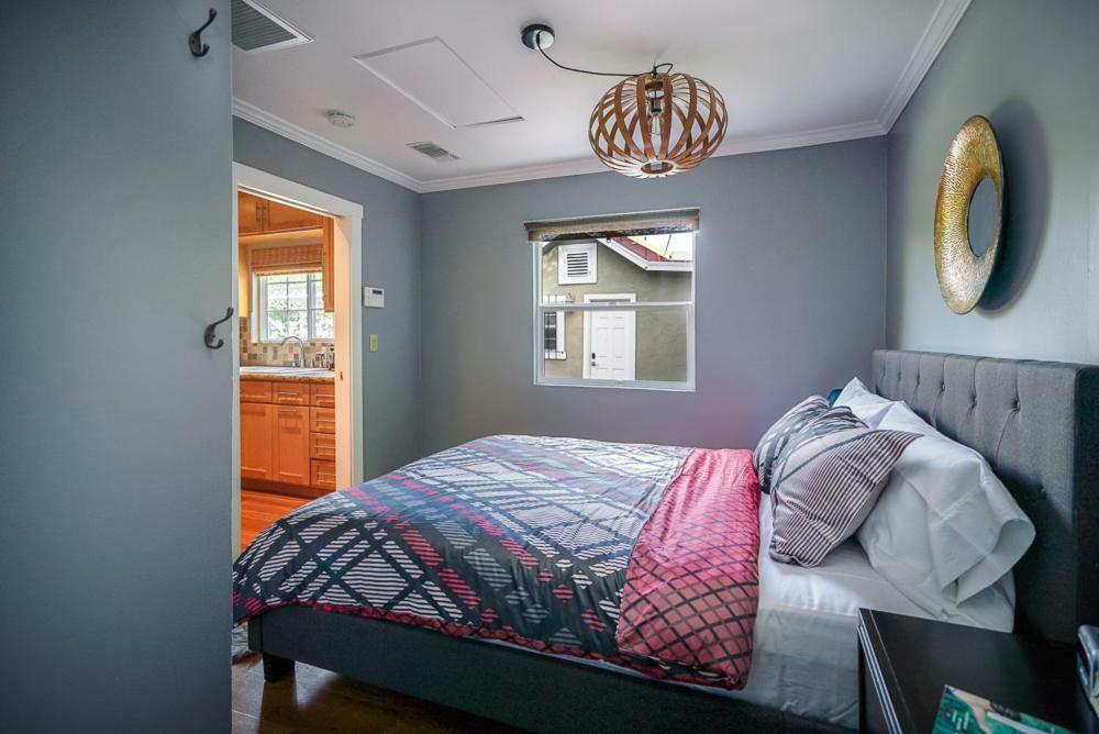 Stylish 2 Bed & 2 Bath At The Heart Of Hollywood With Free Parking - One Car Only Apartman Los Angeles Kültér fotó