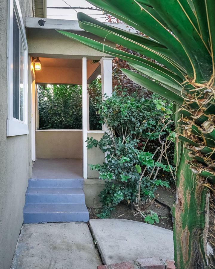 Stylish 2 Bed & 2 Bath At The Heart Of Hollywood With Free Parking - One Car Only Apartman Los Angeles Kültér fotó