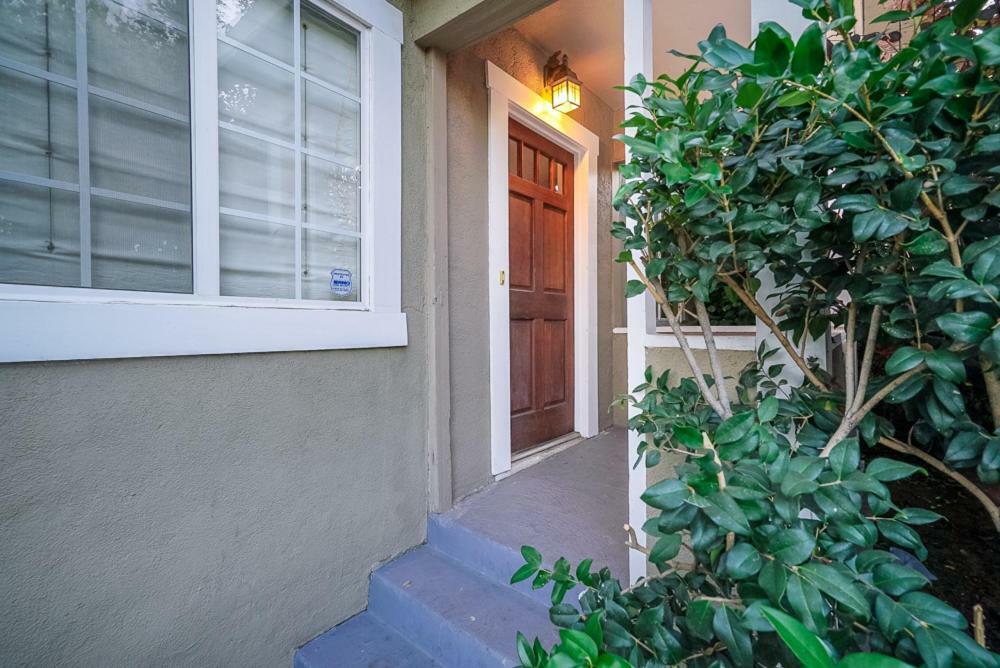 Stylish 2 Bed & 2 Bath At The Heart Of Hollywood With Free Parking - One Car Only Apartman Los Angeles Kültér fotó